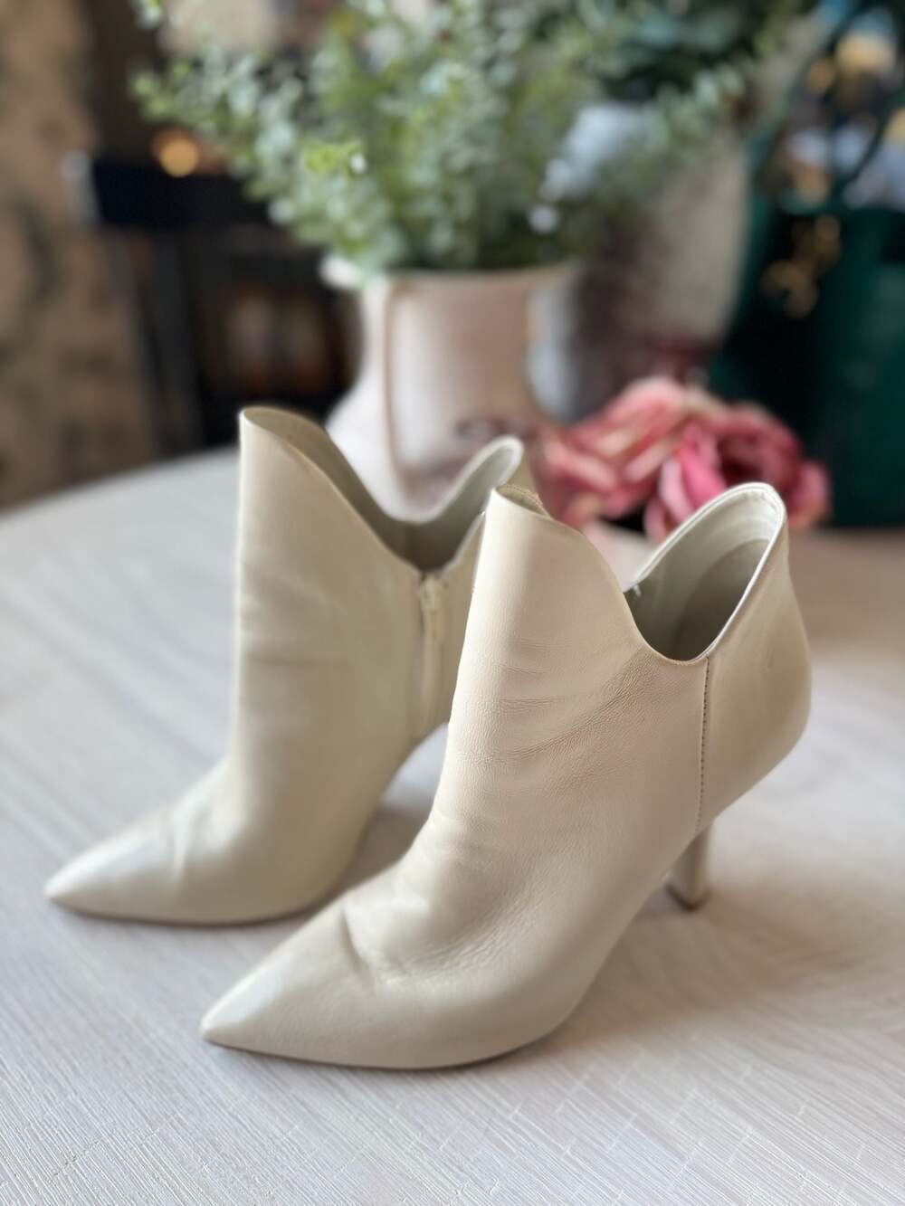 Gianni Bini Calista Cream Leather Pointed Toe Ankle Boots Size 10M